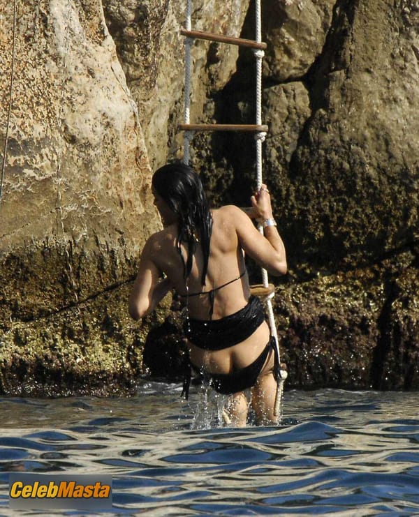 Michelle Rodriguez Scene Photos Gallery from Beach Babes photo 11