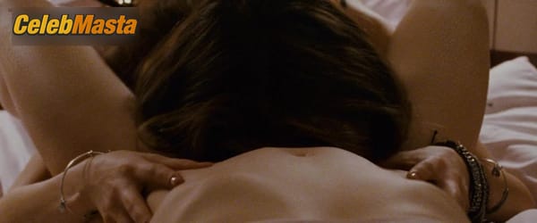Mila Kunis Photo Gallery from Black Swan photo 8