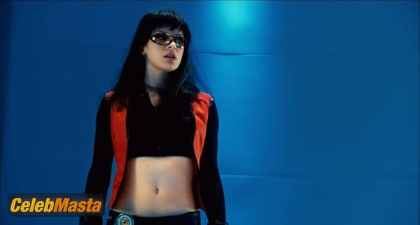 Milla Jovovich Photos from Ultraviolet photo 9