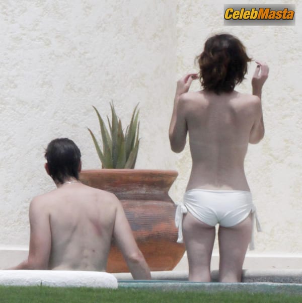 Milla Jovovich Photos from Beach Babes photo 14