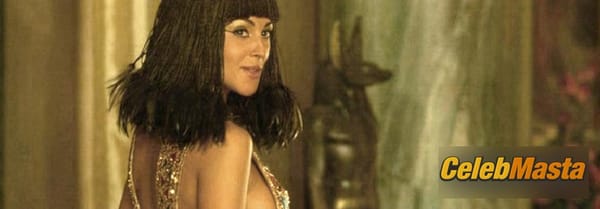 Monica Bellucci Photo Gallery from Asterix & Obelix Mission Cleopatre photo 8