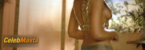 Monica Bellucci Photo Gallery from Asterix & Obelix Mission Cleopatre photo 10