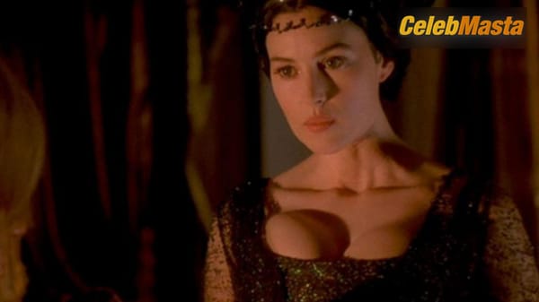 Monica Bellucci Photo Gallery from The Brotherhood Of The Wolf photo 18