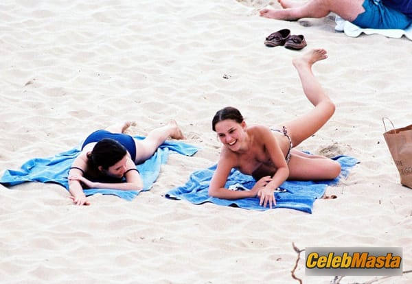 Natalie Portman Scene Photos Gallery from Beach Babes photo 11