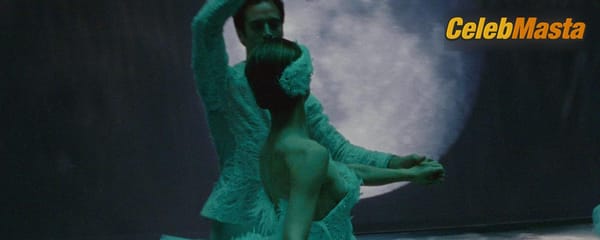 Natalie Portman Photo Collection from Black Swan photo 10