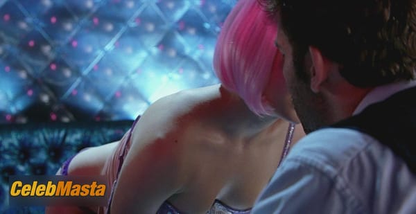 Natalie Portman Scene Photos Gallery from Closer photo 14