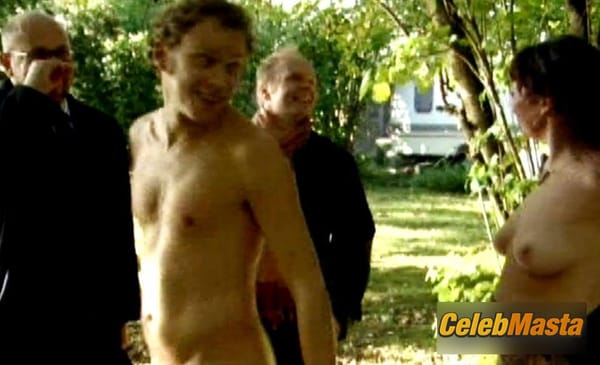 Olivia Colman Photos from Confetti photo 14
