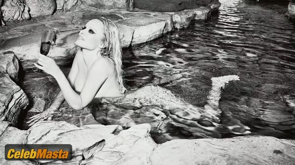 Pamela Anderson Photos from Pamela, A Love Story photo 9