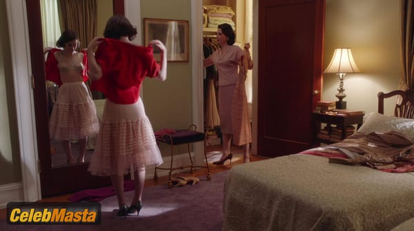 Rachel Brosnahan Photo Gallery from The Marvelous Mrs. Maisel photo 23