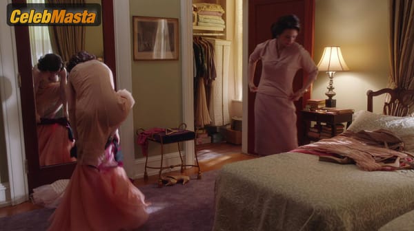 Rachel Brosnahan Photo Gallery from The Marvelous Mrs. Maisel photo 24
