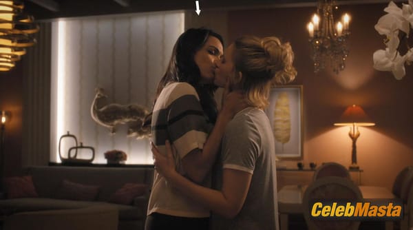 Rosario Dawson Photo Gallery from Jane The Virgin photo 5
