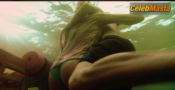 Sara Paxton Photos from Shark Night 3d photo 19