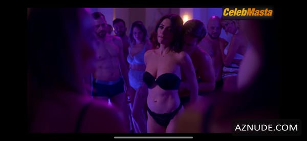 Photo Gallery: Sarah Shahi in Sex/life photo 19