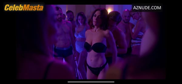 Photo Gallery: Sarah Shahi in Sex/life photo 26