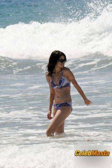 Selena Gomez Photo Collection from Beach Babes photo 13