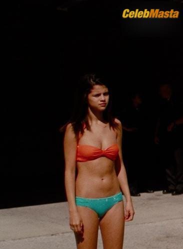 Selena Gomez Scene Photos Gallery from Spring Breakers photo 16