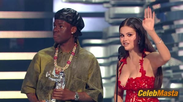 Selena Gomez Scene Photos Gallery from Mtv Video Music Awards photo 11