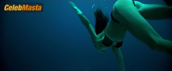 Photo Gallery: Teresa Palmer in Point Break photo 2
