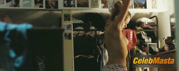 Photo Gallery: Teresa Palmer in Bear photo 4