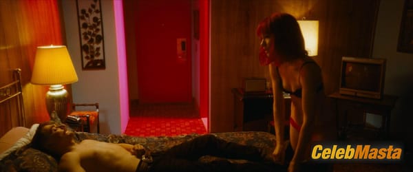 Photo Gallery: Willa Fitzgerald in Strange Darling photo 14