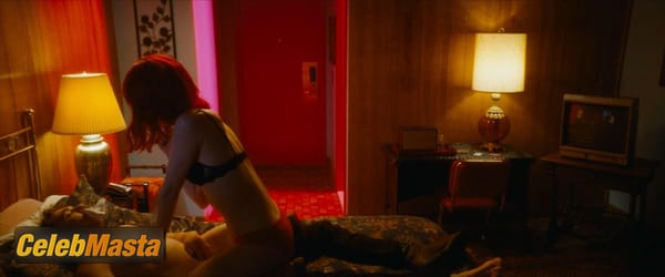 Photo Gallery: Willa Fitzgerald in Strange Darling photo 16
