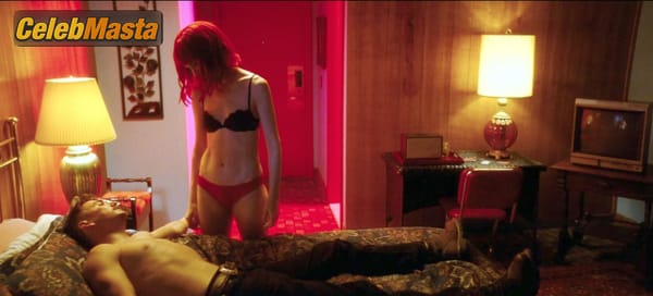 Photo Gallery: Willa Fitzgerald in Strange Darling photo 36