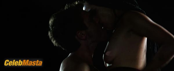 Photo Gallery: Zoe Kravitz in Vincent N Roxxy photo 13