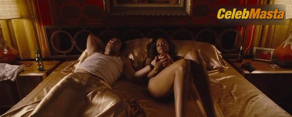 Zoe Saldana Scene Photos Gallery from The Losers photo 23
