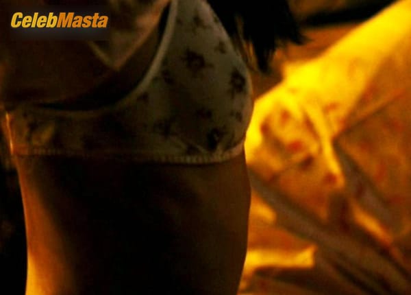 Zoe Saldana Photo Set from Haven photo 21