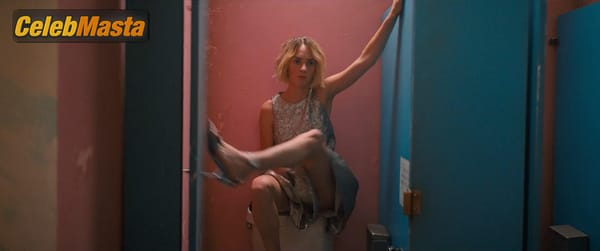 Photo Gallery: Maya Hawke in Do Revenge photo 26