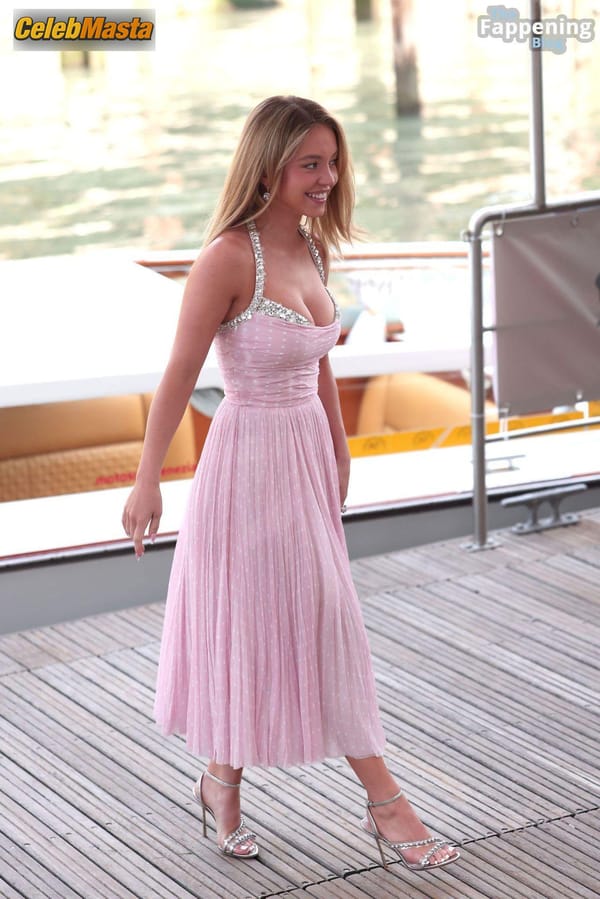 Sydney Sweeney at the Miumiu Photocall, Venice Film Festival photo 28