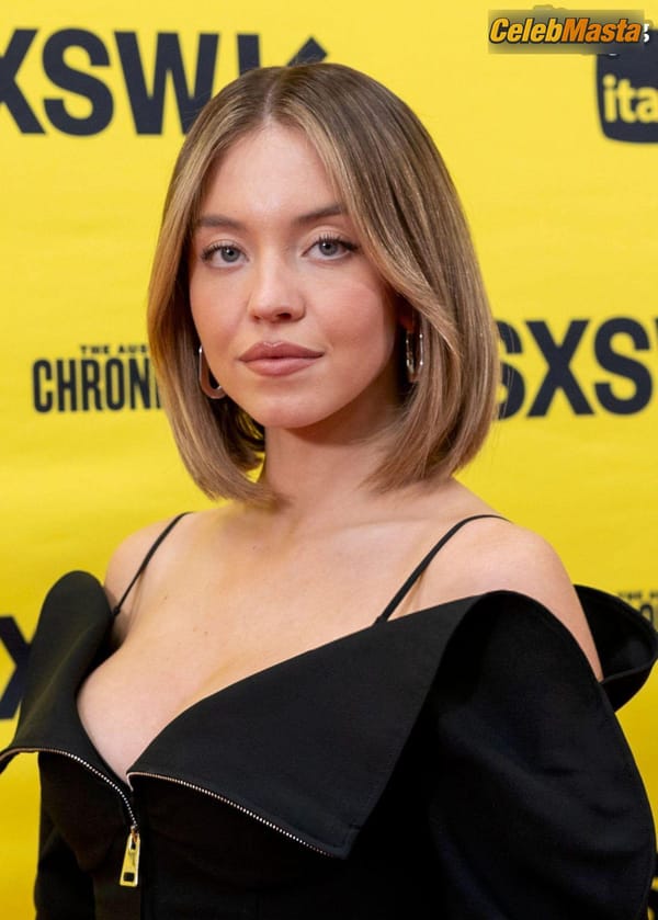 Sydney Sweeney Cleavage at the SXSW Event photo 7
