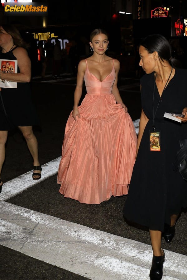 Sydney Sweeney arrives at the Sony Pictures ‘Once Upon A TimeIn Hollywood’ Los Angeles Premiere in Hollywood, California photo 15