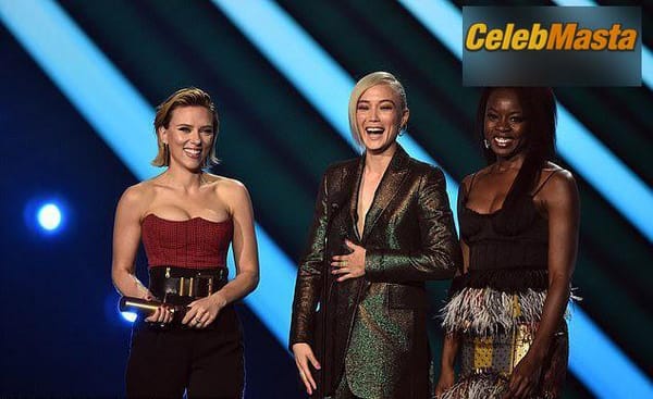 Scarlett Johansson at the Annual People’s Choice Awards Ceremony in Santa Monica photo 16