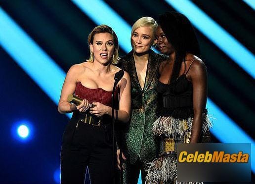 Scarlett Johansson at the Annual People’s Choice Awards Ceremony in Santa Monica photo 46