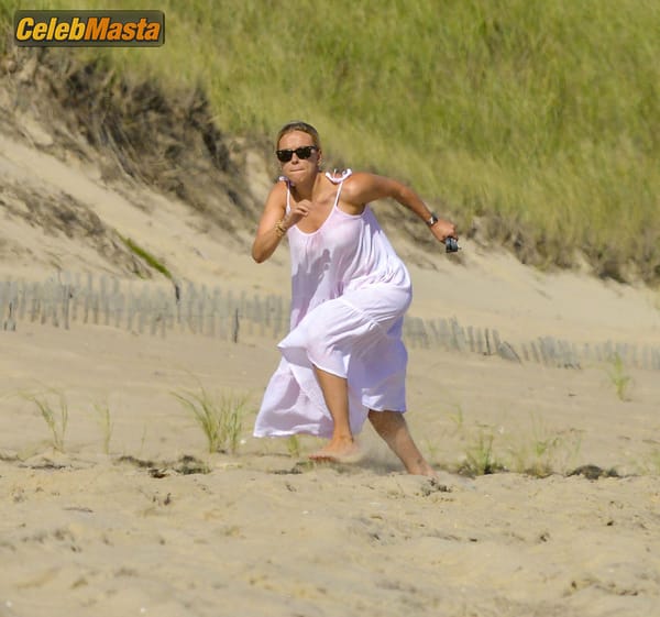 Scarlett Johansson in The Hamptons photo 8