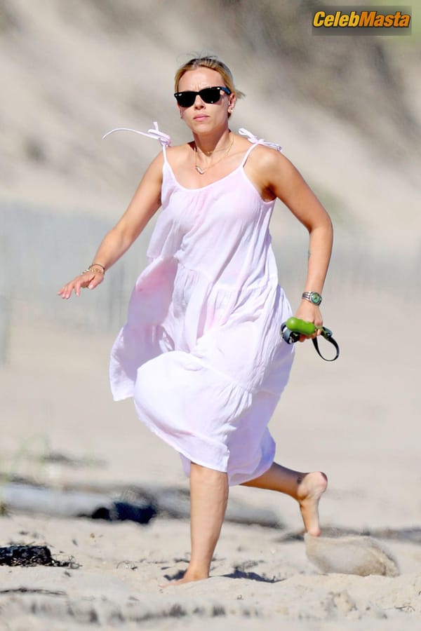 Scarlett Johansson in The Hamptons photo 17
