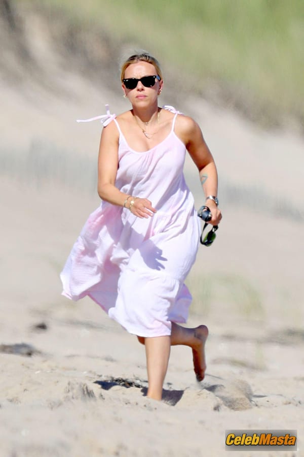 Scarlett Johansson in The Hamptons photo 18