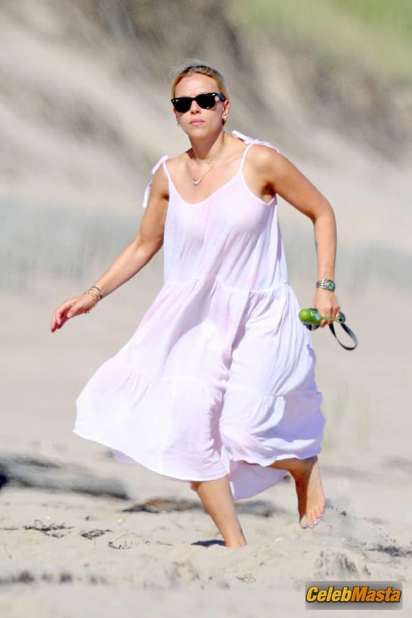 Scarlett Johansson in The Hamptons photo 20
