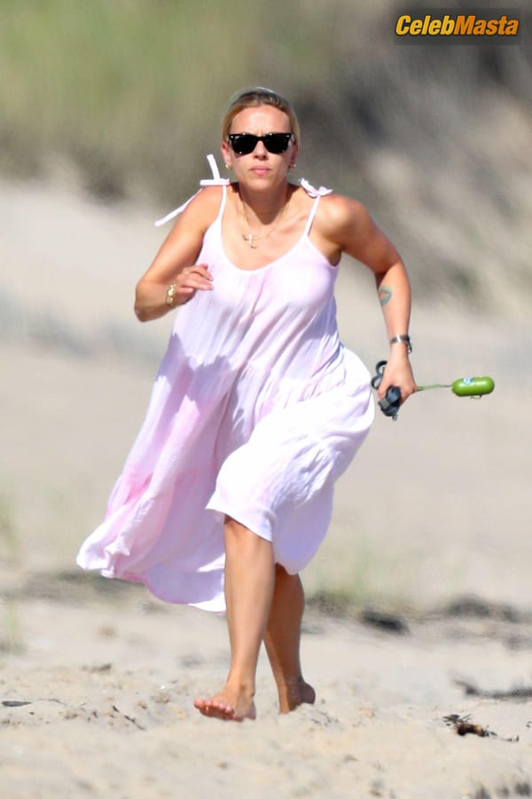 Scarlett Johansson in The Hamptons photo 25