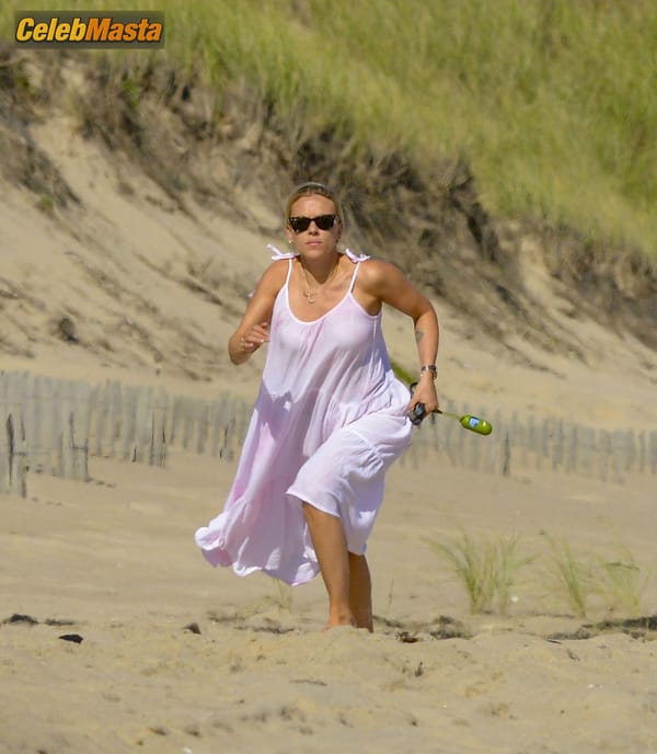Scarlett Johansson in The Hamptons photo 30