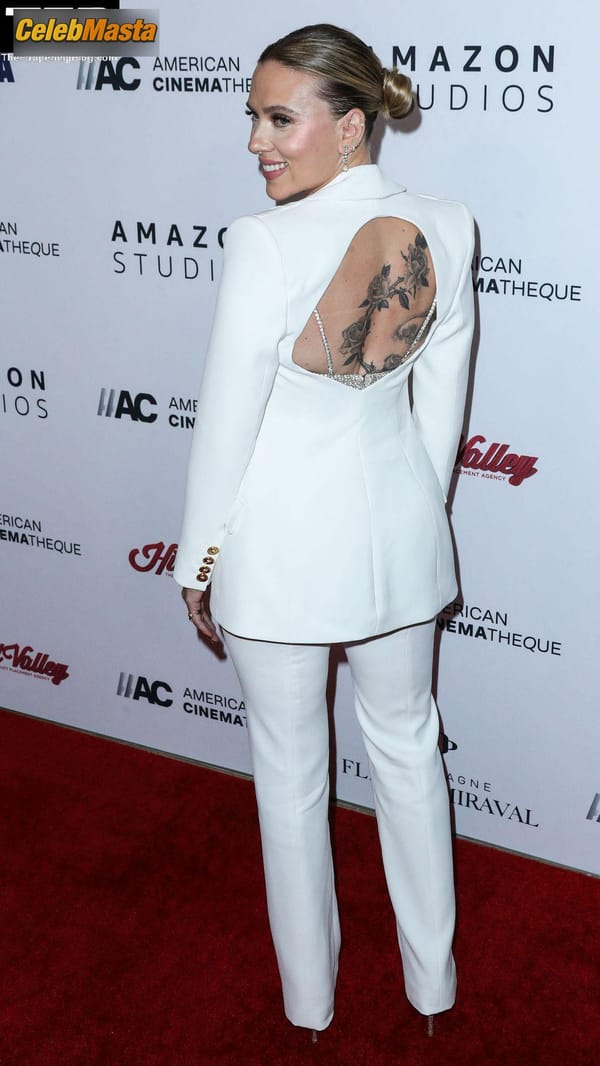 Scarlett Johansson Tits at the American Cinematheque Awards, Beverly Hills photo 35