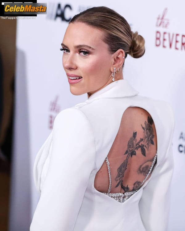Scarlett Johansson Tits at the American Cinematheque Awards, Beverly Hills photo 49