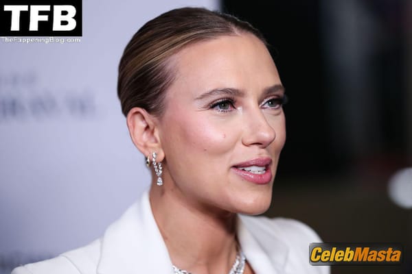 Scarlett Johansson Tits at the American Cinematheque Awards, Beverly Hills photo 53