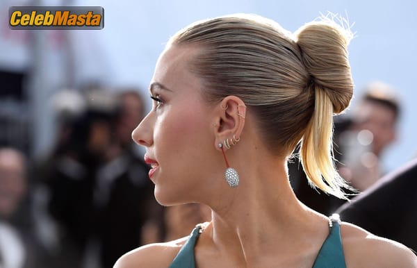 Scarlett Johansson at the 26th Screen Actors Guild Awards at the Los Angeles Shrine Auditorium and Expo Hall photo 8