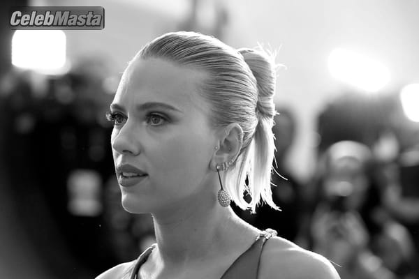 Scarlett Johansson at the 26th Screen Actors Guild Awards at the Los Angeles Shrine Auditorium and Expo Hall photo 22