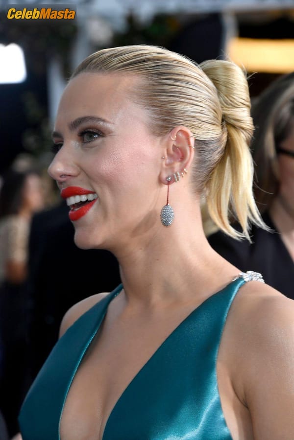 Scarlett Johansson at the 26th Screen Actors Guild Awards at the Los Angeles Shrine Auditorium and Expo Hall photo 60