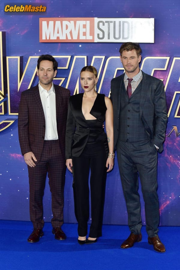 Scarlett Johansson attends a photocall at the ‘Avengers: Endgame’ UK Fan Event at the Picturehouse Central in London photo 5