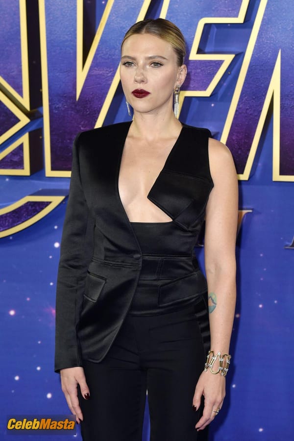 Scarlett Johansson attends a photocall at the ‘Avengers: Endgame’ UK Fan Event at the Picturehouse Central in London photo 10