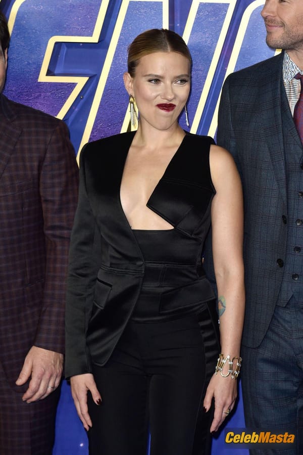 Scarlett Johansson attends a photocall at the ‘Avengers: Endgame’ UK Fan Event at the Picturehouse Central in London photo 24